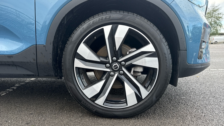 Volvo XC40 2.0 B3P Ultra Dark 5dr Auto Petrol Estate